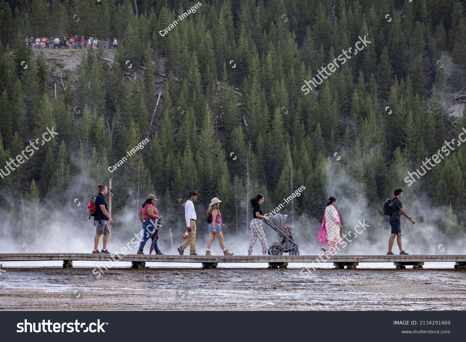 12,926 Yellowstone Tourist Images, Stock Photos & Vectors | Shutterstock