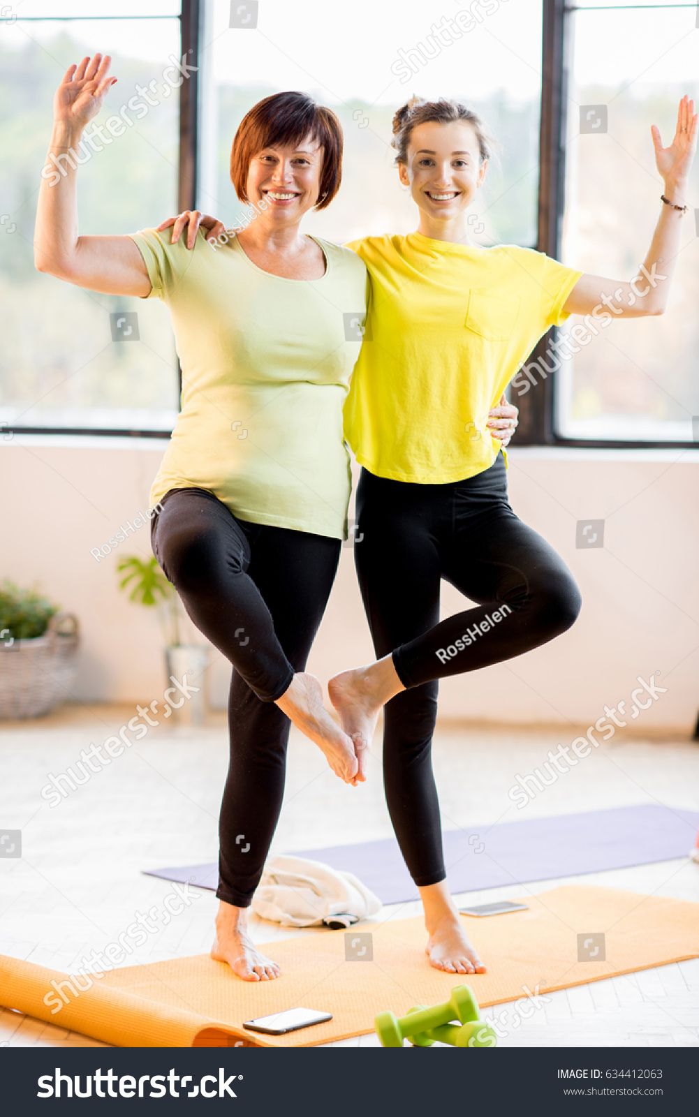 yoga tops for older women