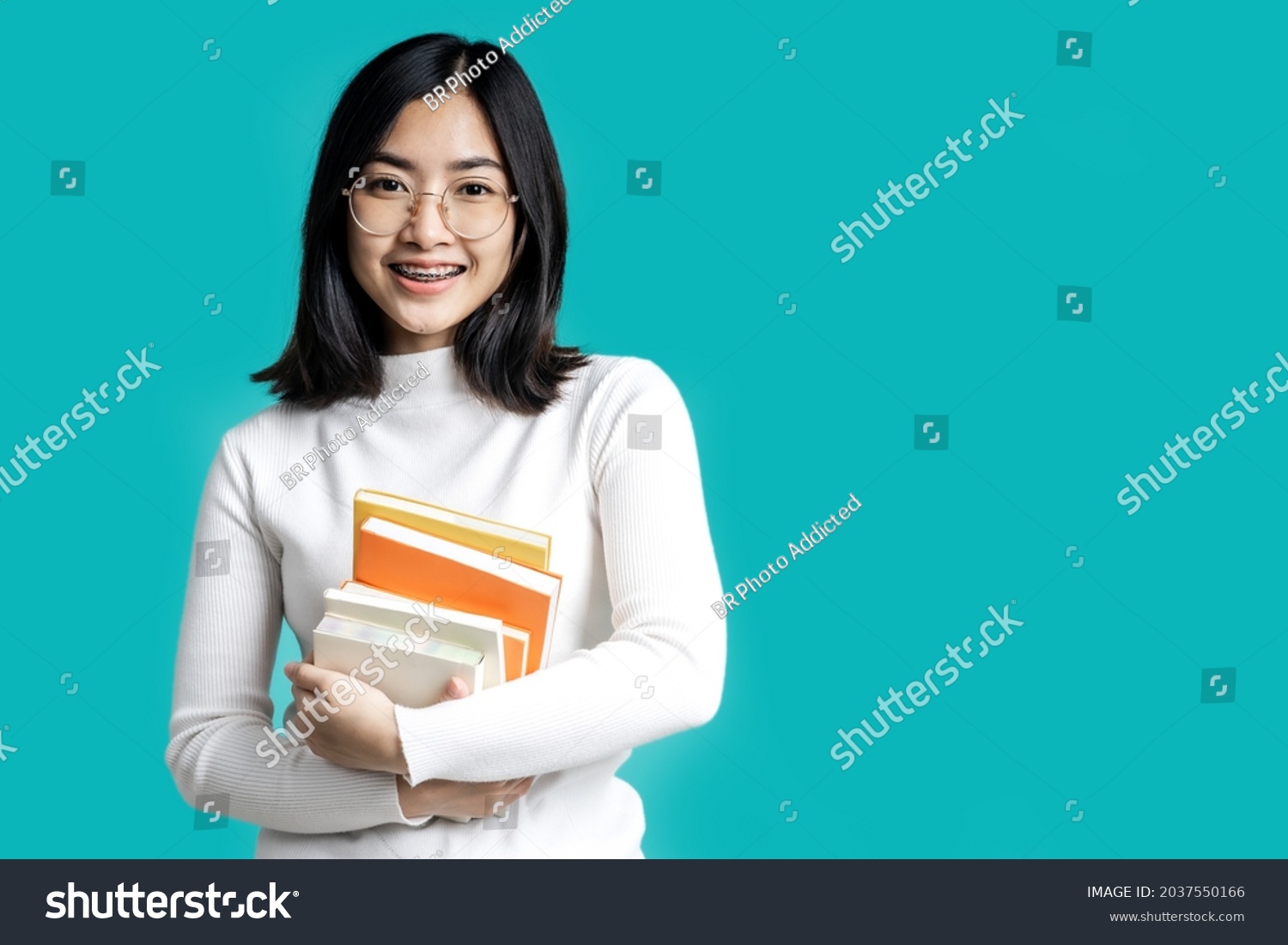 125,628 Asian student with books Images, Stock Photos & Vectors ...