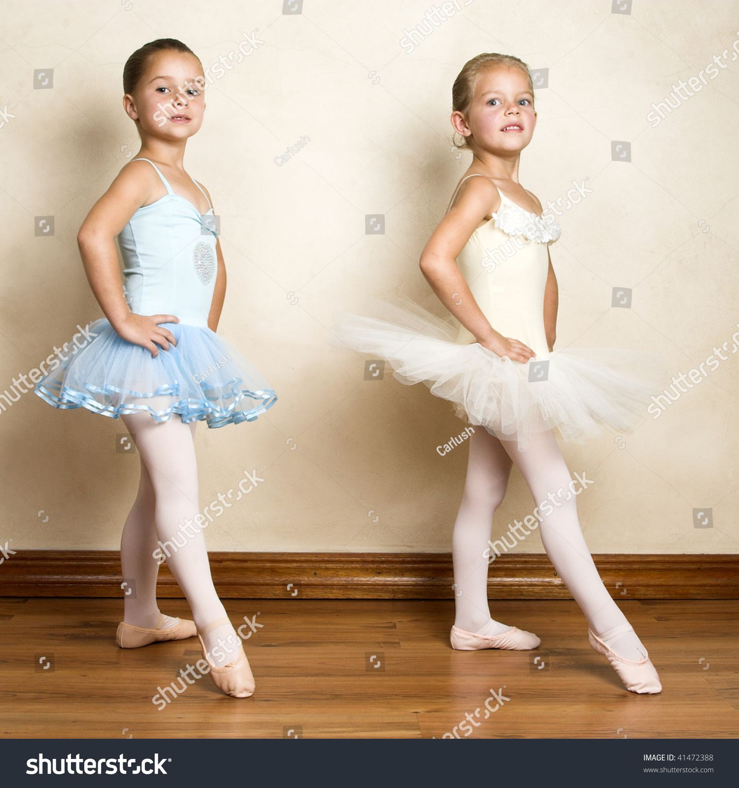 Young Ballet Dancers Studio Wooden Floors Stockfoto Jetzt