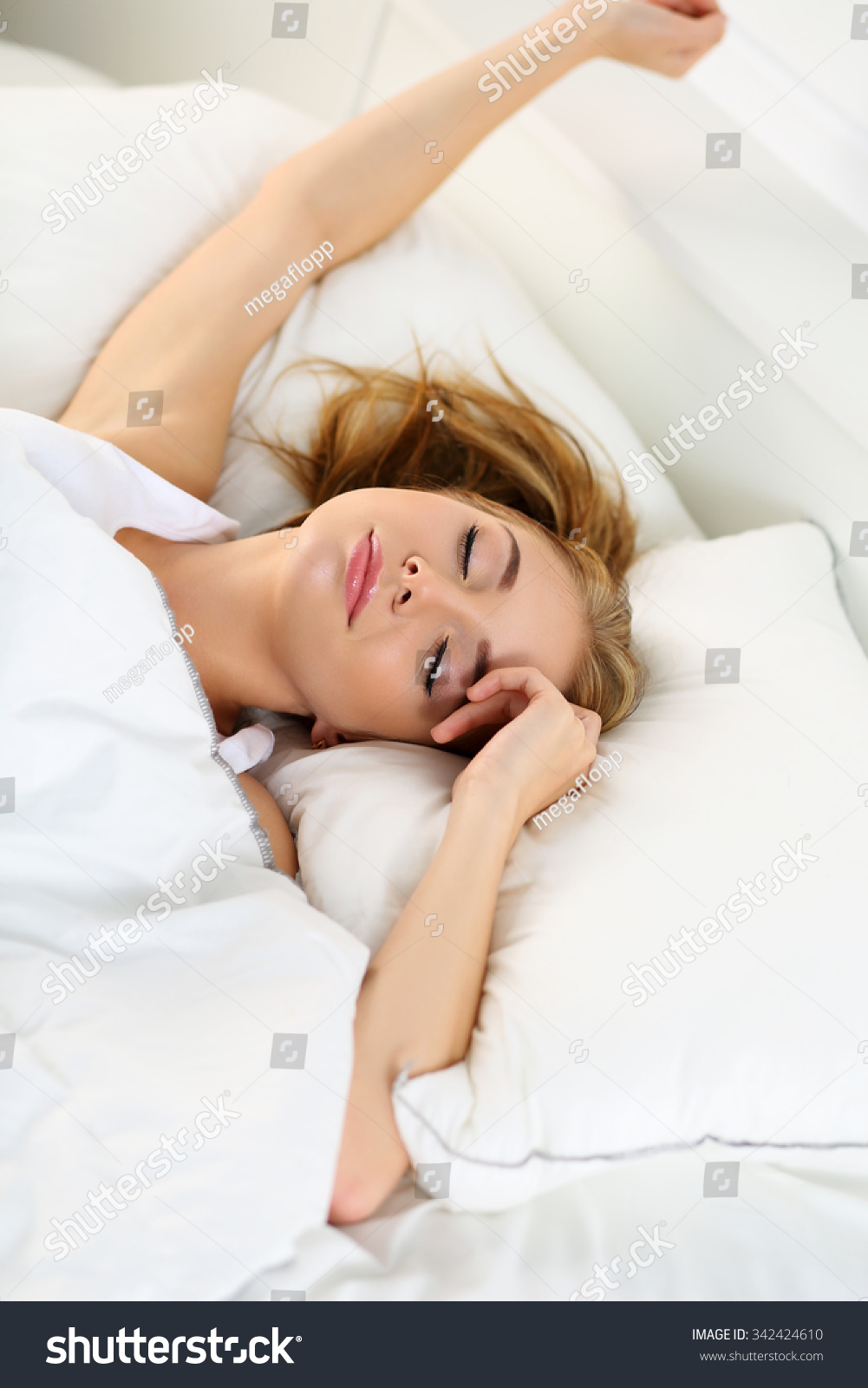 from Graysen young naked blondes sleeping pussy shots with phone