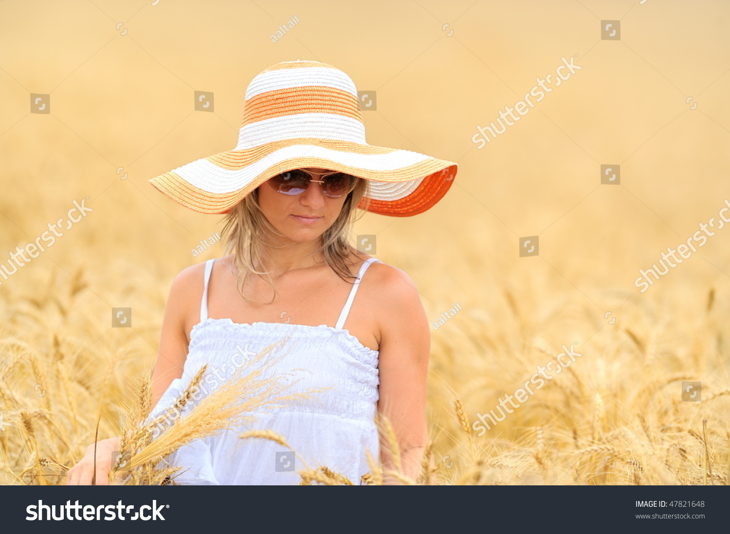 Young Beautiful Woman Golden Wheat Field Stock Photo 47821648 ...