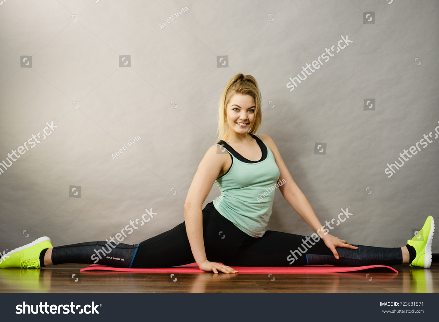 Stretching: how to sit on a twine at home Stretching: how to sit on a twine at home