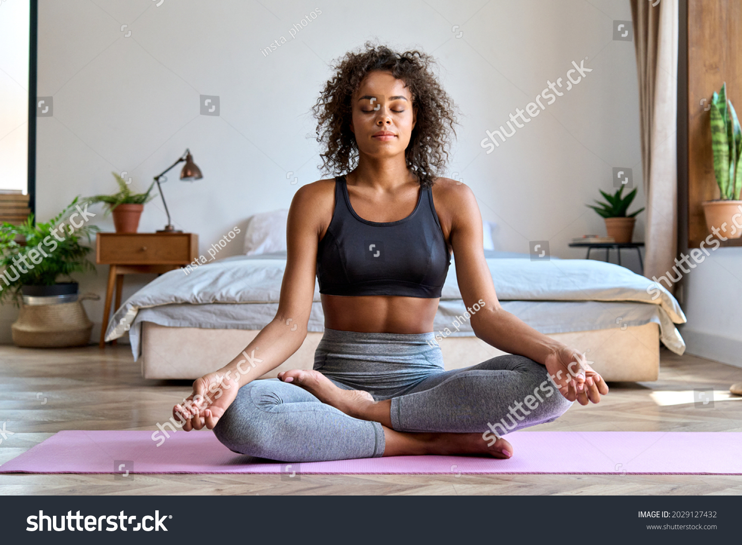 202,407 Beautiful woman doing yoga Images, Stock Photos & Vectors ...