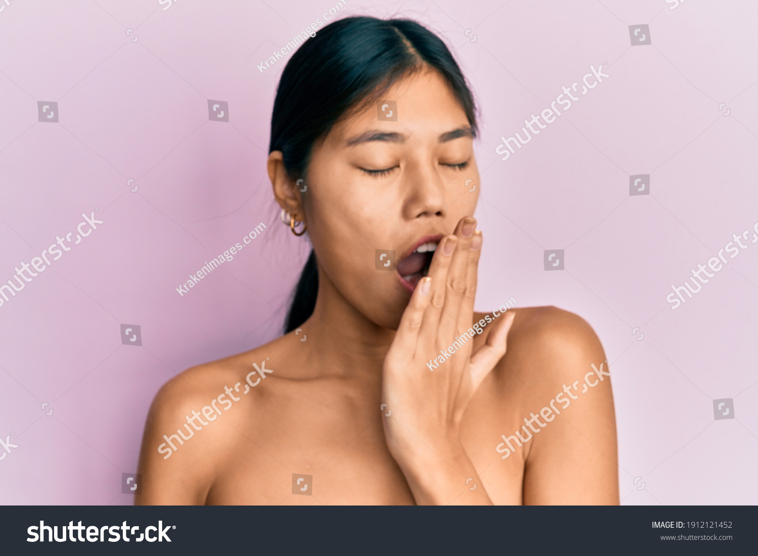 1 296件の「woman Waking Up Naked」の画像、写真素材、ベクター画像 Shutterstock