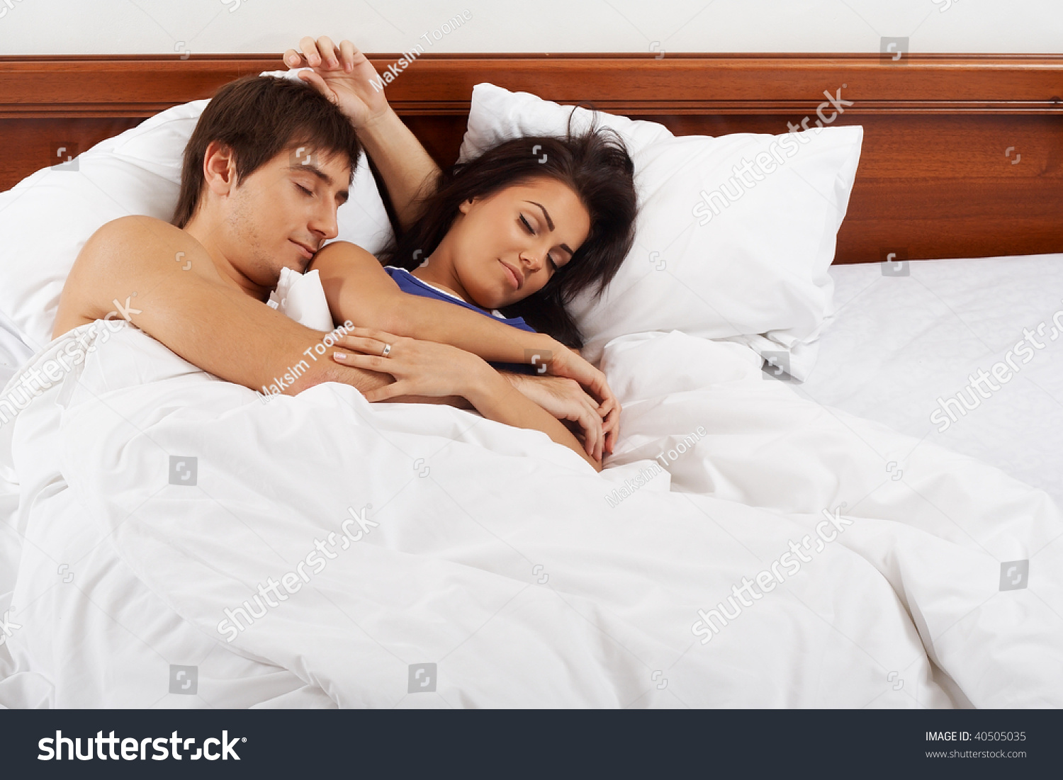 Young Couple Sleeping Bed Stock Photo 40505035 Shutterstock