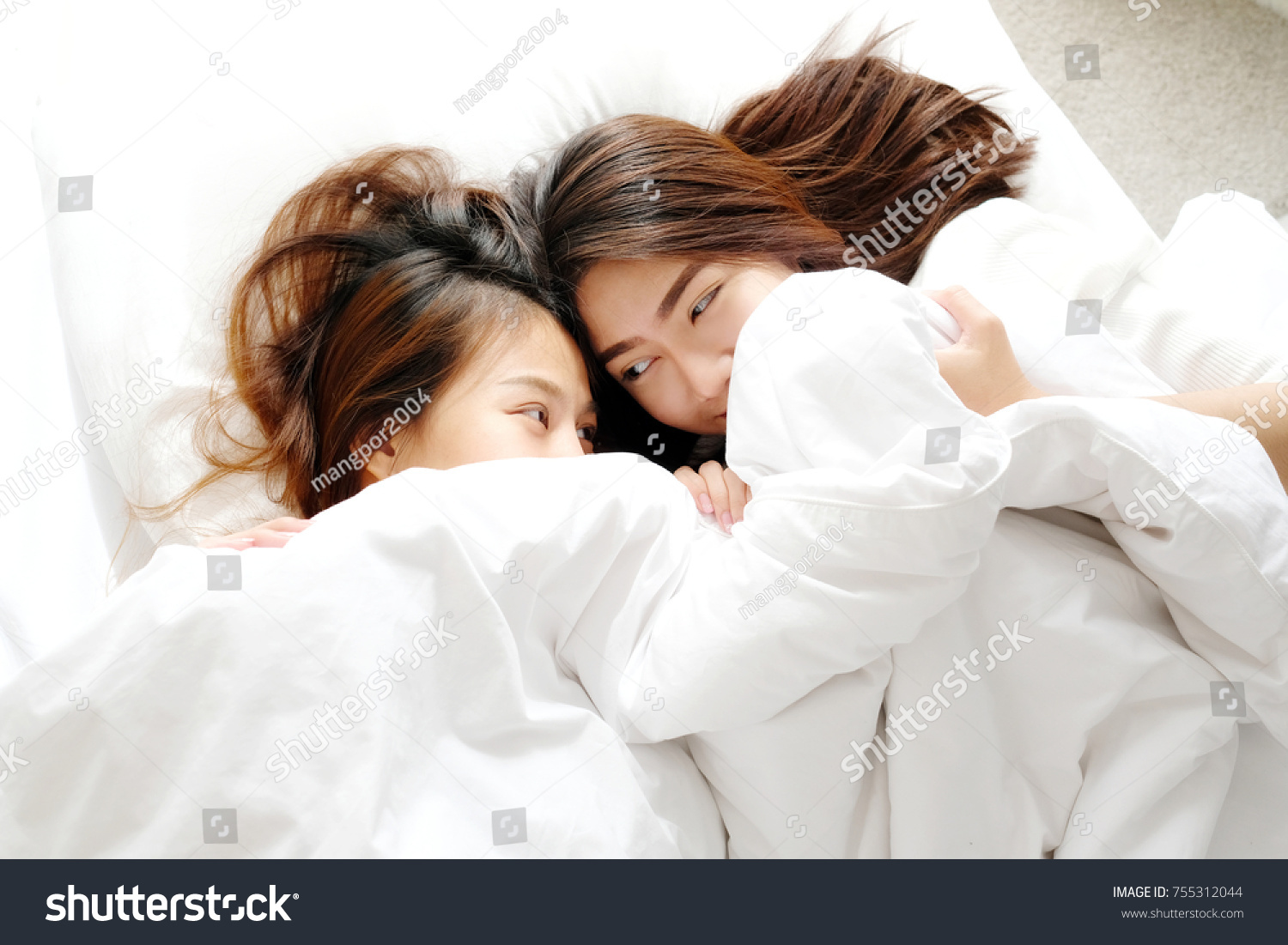 Young Cute Asia Lesbians Lying On Foto De Stock 755312044 Shutterstock