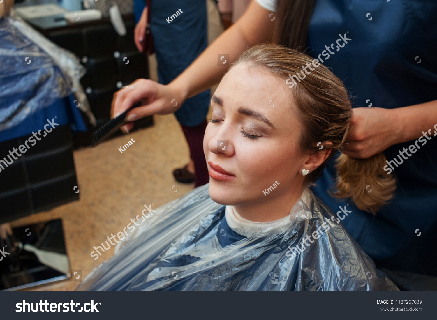 Barbershop in ladies haircut Popullar ladies