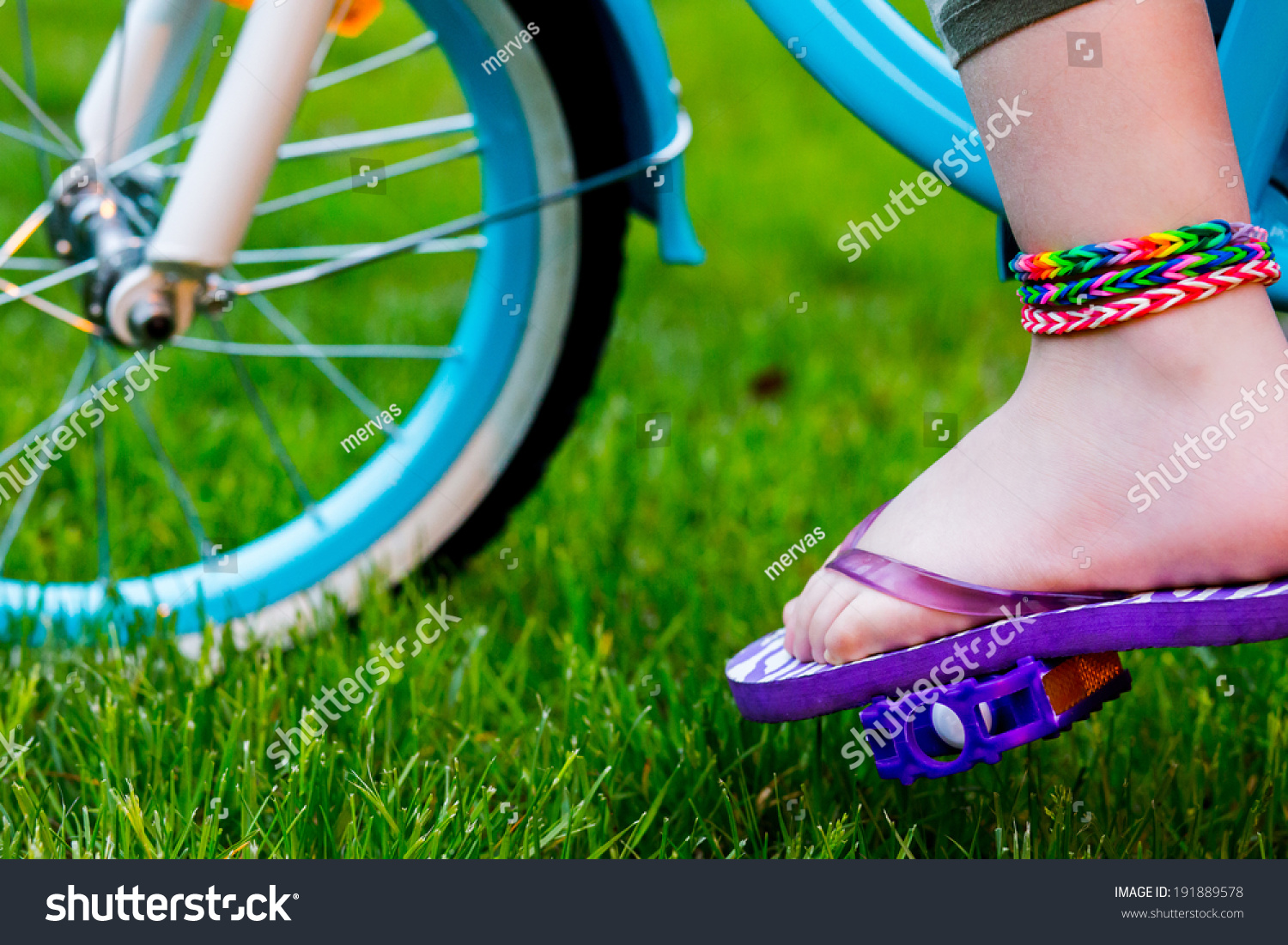 riding bike with flip flops