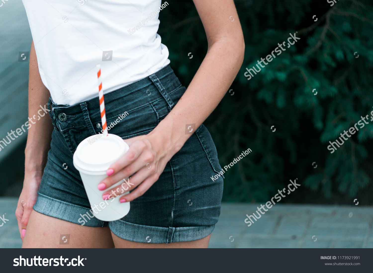 Young Girl With Perfect Body And Attractive Ass Standing In The Park Model Posing In Young Girl With Perfect Body And Attractive Ass Standing In The Park Model Posing In