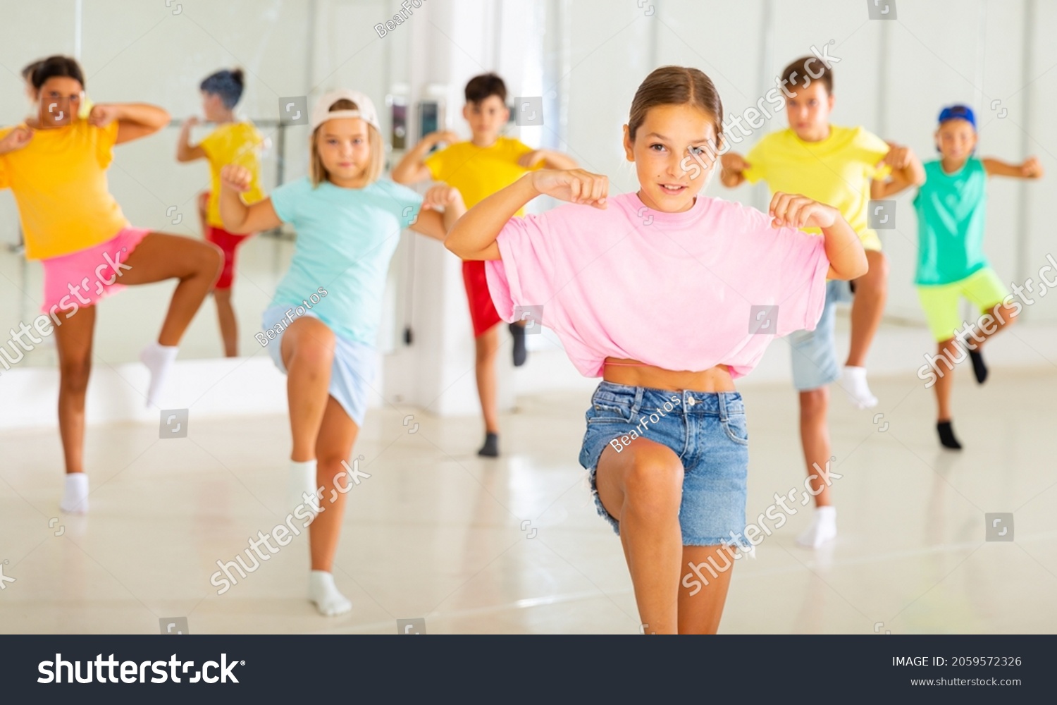 5,913 Children dancing hip hop Images, Stock Photos & Vectors ...