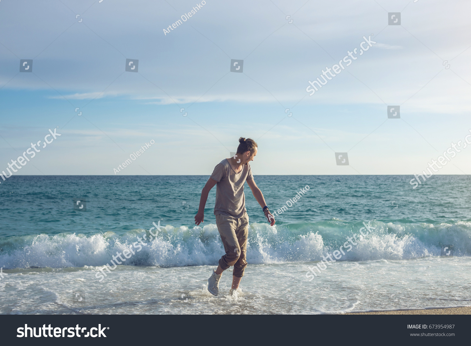 2,680 Sneaker wave Images, Stock Photos & Vectors | Shutterstock