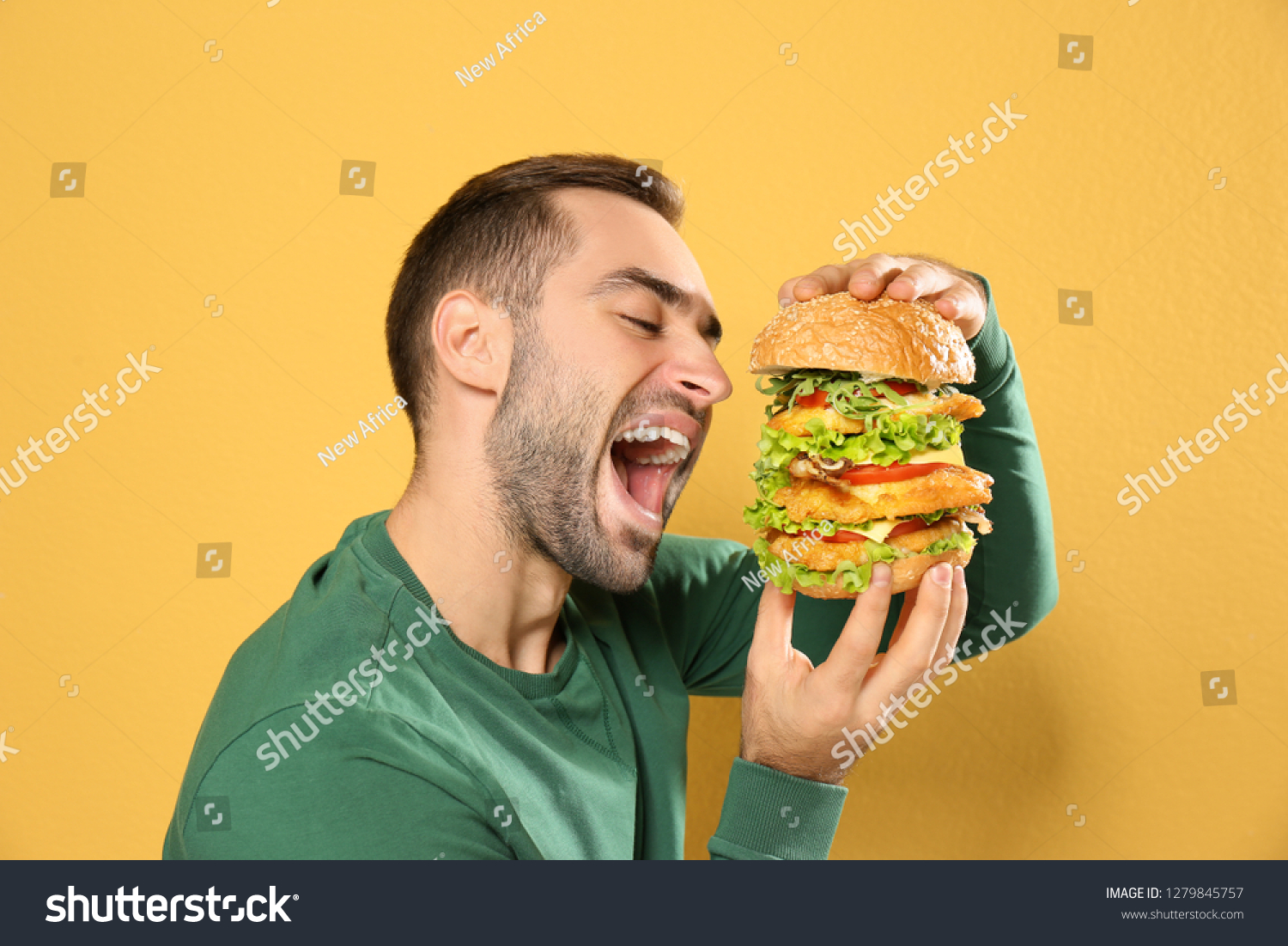 Young Hungry Man Eating Huge Burger Foto Stock 1279845757 | Shutterstock