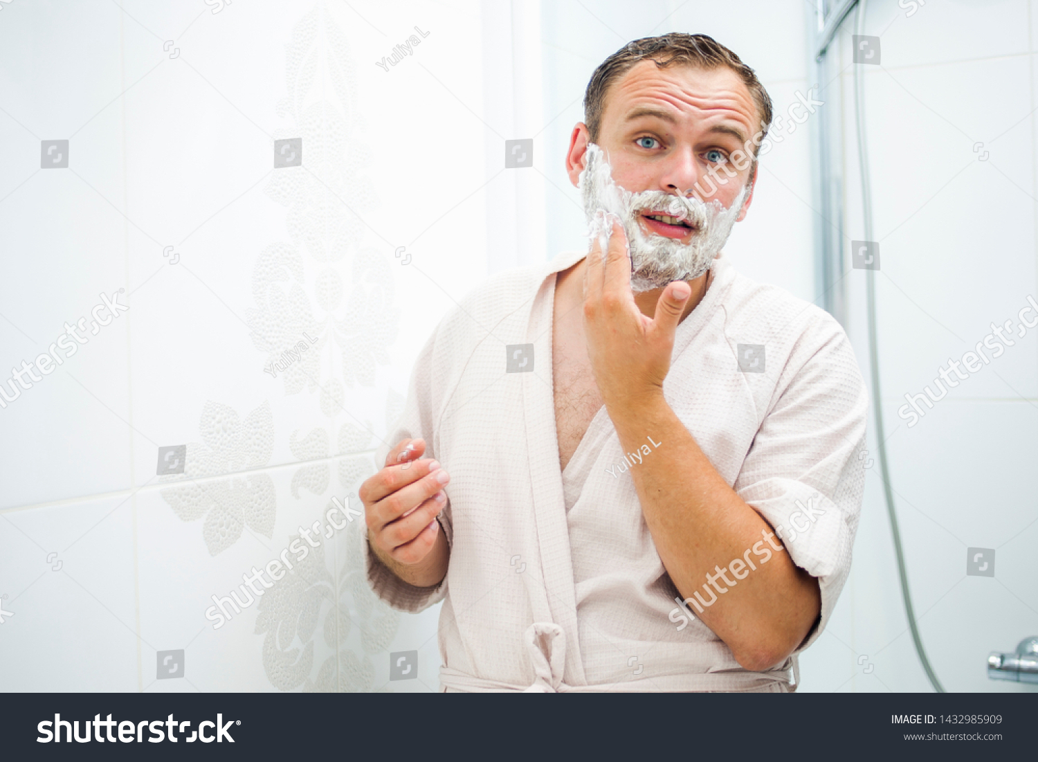Use Shaving Cream To Clean Bathroom Mirror Budget Savvy Diva