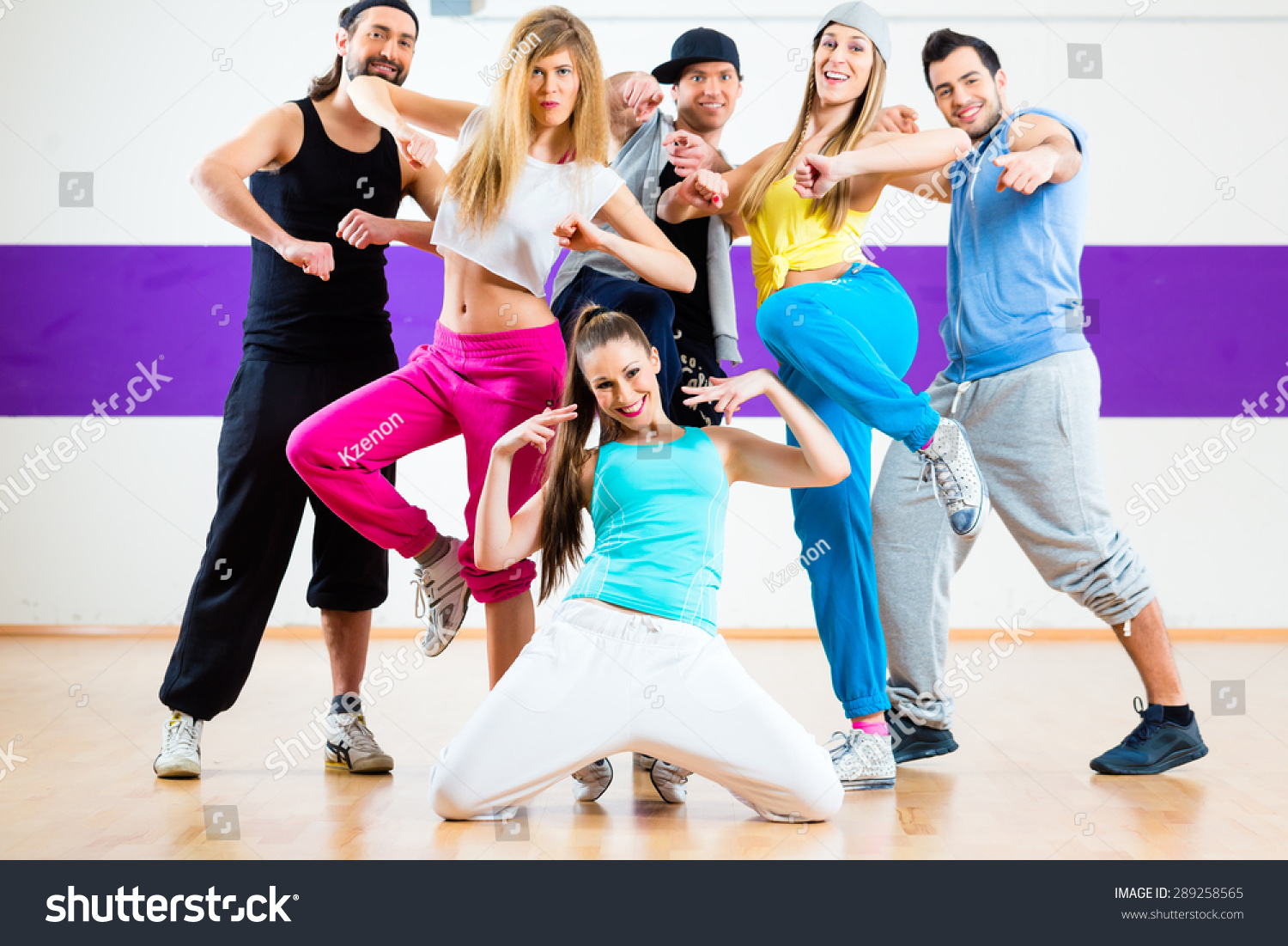 Young Men Women Dancing Zumba Modern Stock Photo 289258565 - Shutterstock