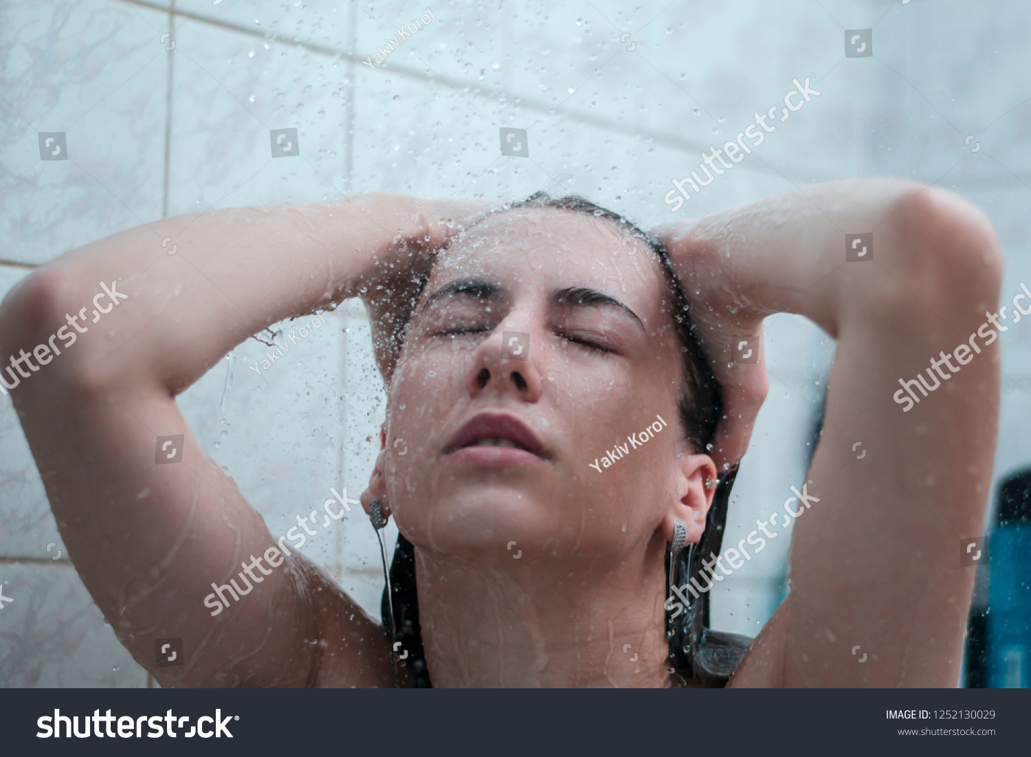 Young Naked Girl Under Shower Foam 스톡 사진 1252130029 Shutterstock