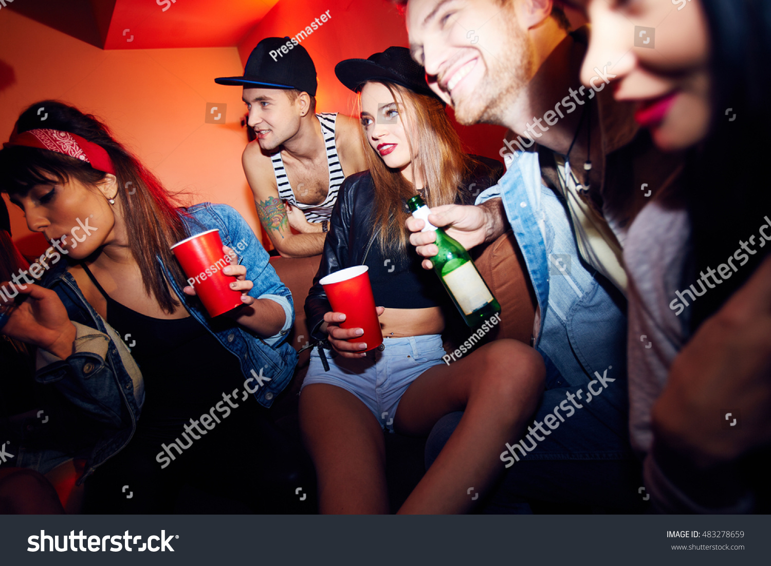 Young People Chilling Cool Party Stockfoto Jetzt Bearbeiten