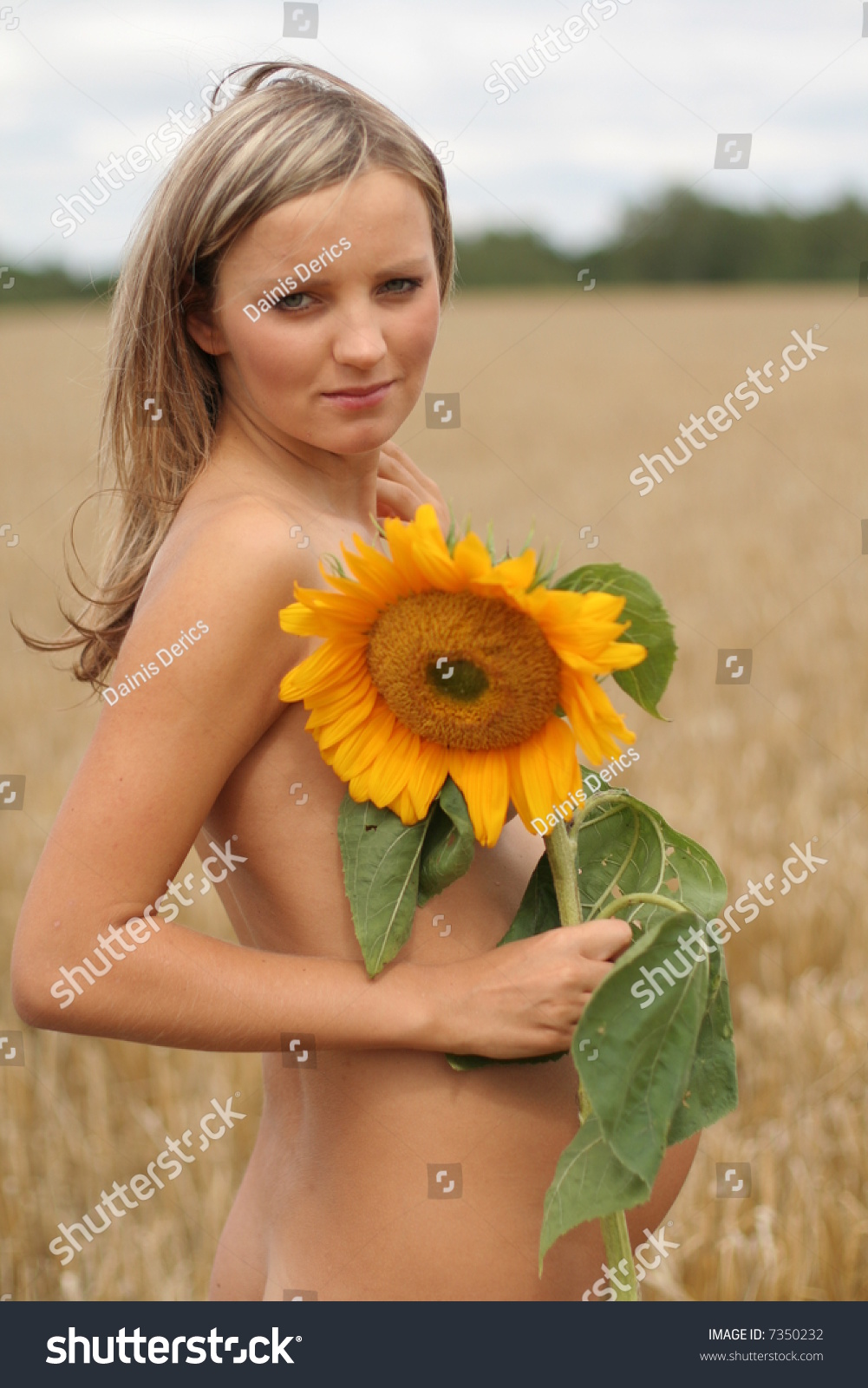 topless pregnant girls in field
