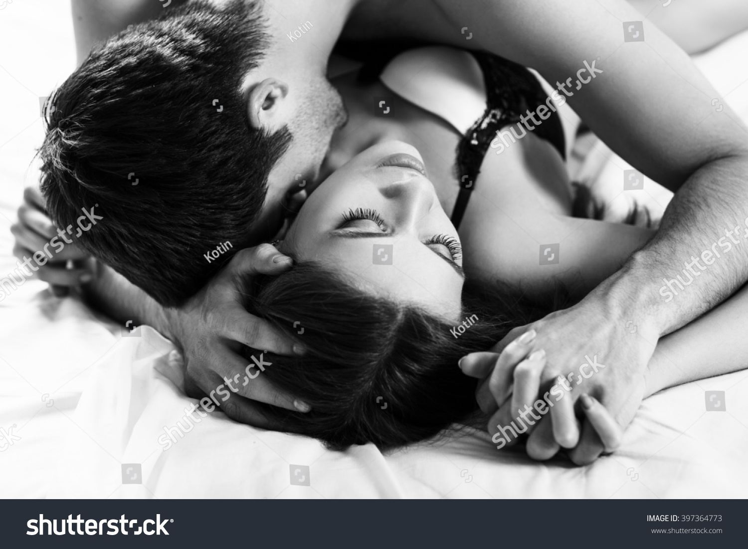 Featured image of post Romantic Hug Images