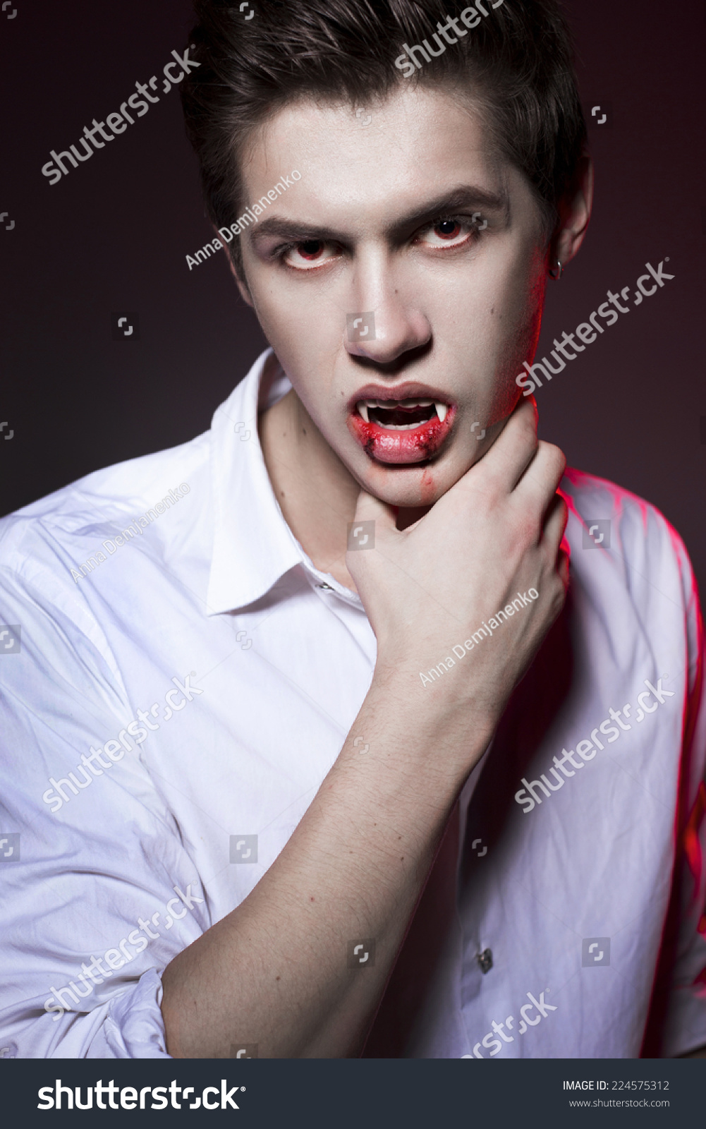 Young Sexy Man Dracula Vampire Red Stockfoto Jetzt