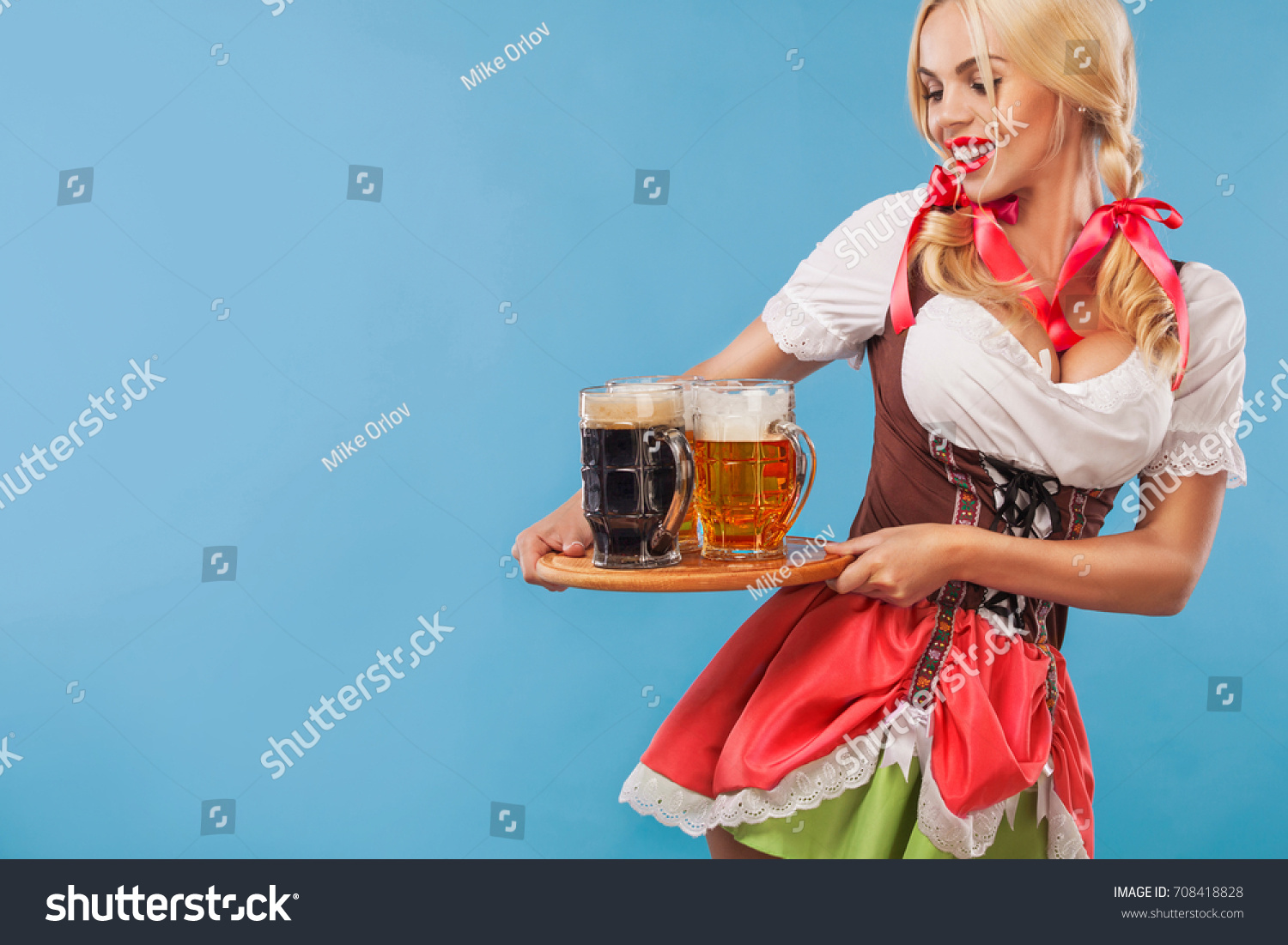 Young Sexy Oktoberfest Girl Waitress Wearing Stockfoto Jetzt Bearbeiten 708418828 Shutterstock