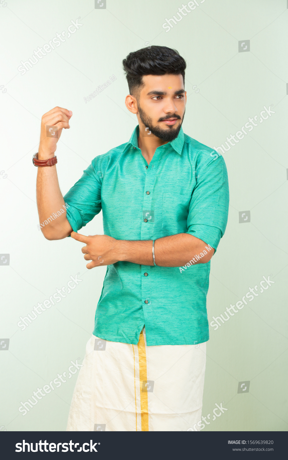 Young South Indian Man Traditional Dress Foto de stock 1569639820 ...