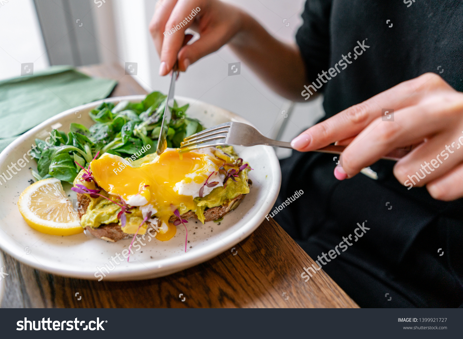 how to eat with a knife and fork