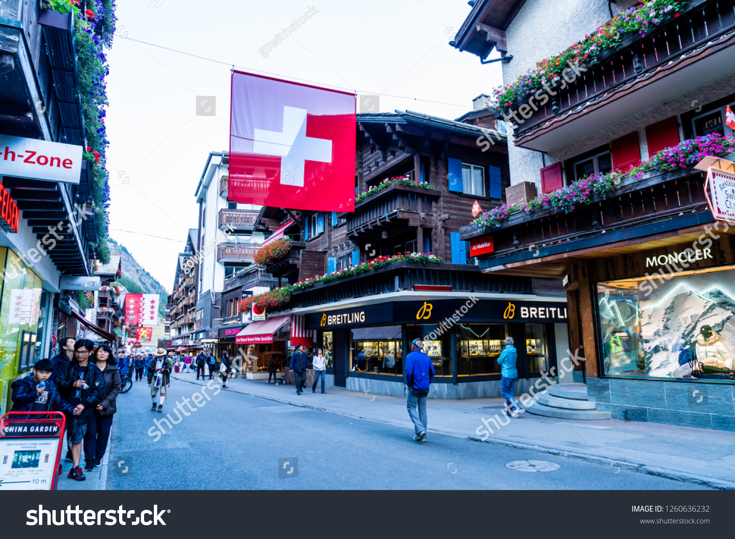 Zermatt Switzerland Aug 26 2018 Tourists Stock Photo (Edit Now) 1260636232